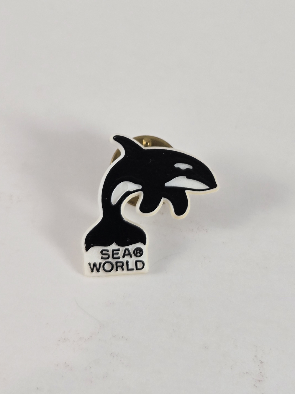 Plastic SeaWorld pin